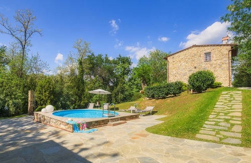SantʼAndrea di Compito Villa | Discover Ai Due Cuori 4: A Family-Friendly Retreat