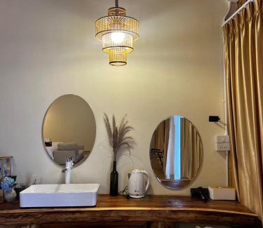 Chiang Rai Province Hotel | Escape to Ai-oon b1: Family-Friendly with Hot Tub Access
