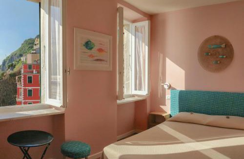 Riomaggiore House | Oceanfront Ai Pesci Room Rental with Spectacular Views