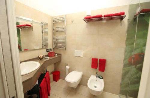 Dossobuono Bed & Breakfast | Charming Ai Santi B&B: Guest Rated 9/10 with Hot Tub & Dining