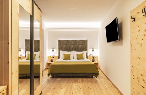 Mezzocorona Hotel | Exceptional Ai Spiazzi: Family-Friendly with Dining Options