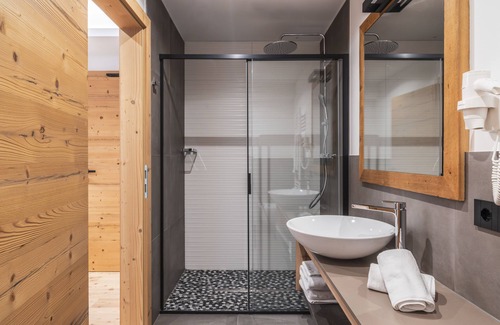Mezzocorona Hotel | Exceptional Ai Spiazzi: Family-Friendly with Dining Options