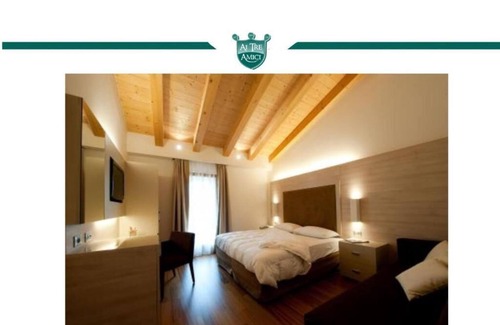 Mortegliano Hotel | Discover Ai Tre Amici: Family-Friendly with Spa & Kitchen