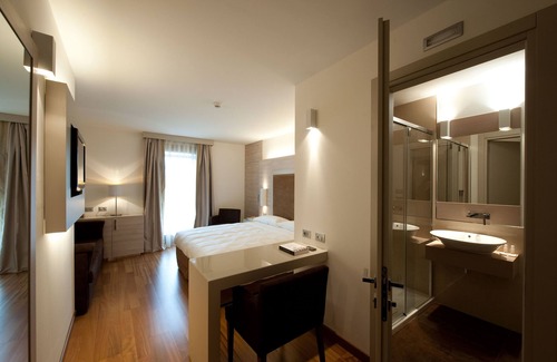 Mortegliano Hotel | Discover Ai Tre Amici: Family-Friendly with Spa & Kitchen