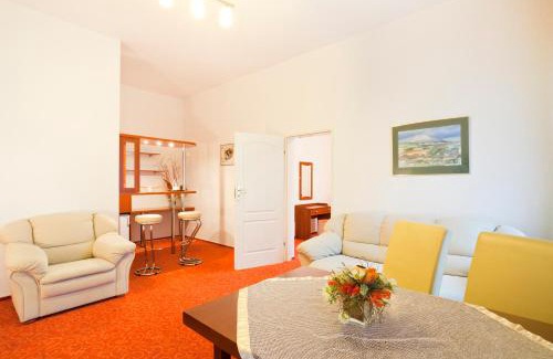 Lodz Hotel | Inviting Stays at Hotel Reymont: Pet-Friendly & Breakfast Included