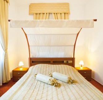 Lodz Hotel | Inviting Stays at Hotel Reymont: Pet-Friendly & Breakfast Included