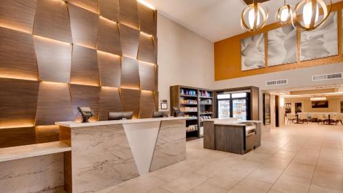 Edwards Business Park Hotel | Premier Aiden by Best Western Scottsdale North Experience