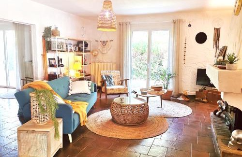 Azur House | Oceanfront Bliss at AigaSurfHouse - Guest Rated 10/10!
