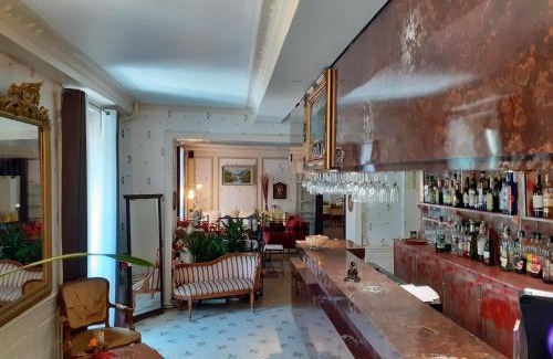 Thiers Hotel | Pet-Friendly Aigle d'Or with Breakfast and Family Amenities