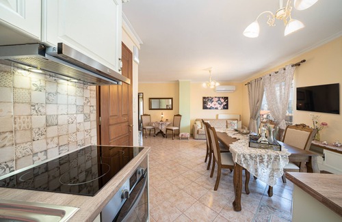 Kefalonia Apartment | Elegant Sea View Apartment in Argostoli with Spa Amenities