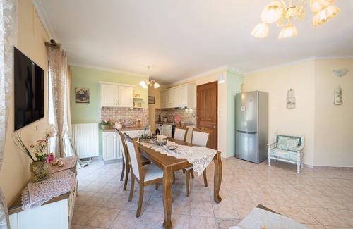 Kefalonia Apartment | Elegant Sea View Apartment in Argostoli with Spa Amenities