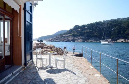 Tamariu Apartment | Family-Friendly Aigua Dolça 3 with Oceanfront Views