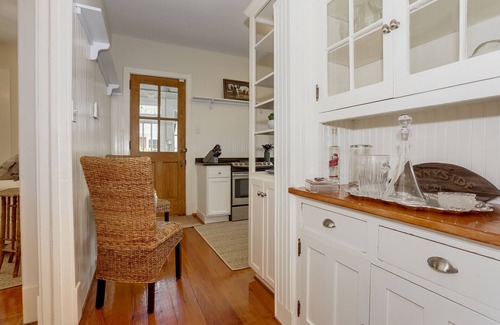 Aiken House | Historic Cottage in Downtown Aiken, SC with Kitchen Access
