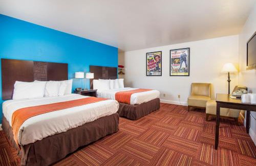 Kanab Hotel | Pet-Friendly Aikens Lodge with Oceanfront Views and Pool