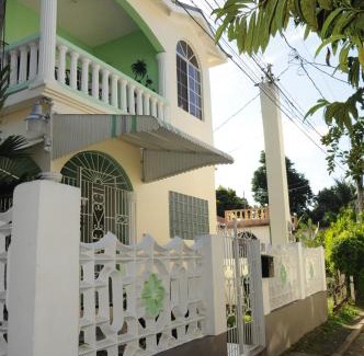 Ocho Rios House | Family-Friendly Aileen Palm Cove with Top Guest Ratings
