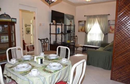 Ocho Rios House | Family-Friendly Aileen Palm Cove with Top Guest Ratings