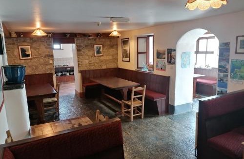 Doolin Hostel | Experience Aille River Tourist Hostel with Ocean View & Hot Tub