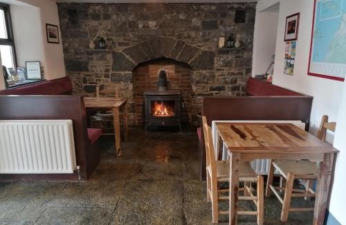 Doolin Hostel | Experience Aille River Tourist Hostel with Ocean View & Hot Tub