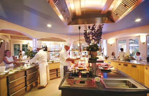 Klosterreichenbach Hotel | Relaxing Ailwaldhof Parkhotel & Spa: 4-Star Oceanfront Retreat