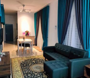 Jenjarom House | Family-Friendly Retreat at Aiman's Rose HomeStay