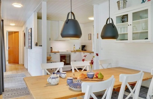 Hjerm House | Experience "Aina" - Relaxing Oceanfront Retreat Steps Away