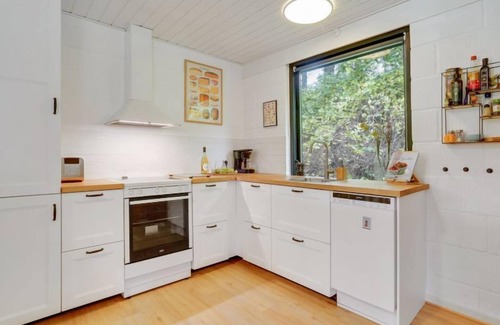 Hjerm House | Experience "Aina" - Relaxing Oceanfront Retreat Steps Away