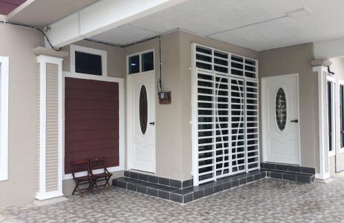 Kampung Telaga Nibong House | Discover Aina Guest House: 4-Star Comfort for Families