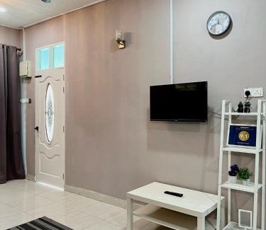 Kampung Telaga Nibong House | Discover Aina Guest House: 4-Star Comfort for Families
