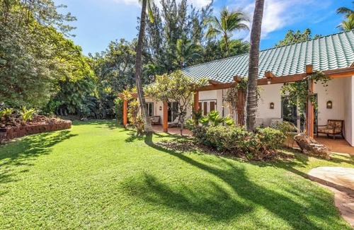 Kamuela House | Exclusive Oceanfront Home on Wailea Bay with Pool & Spa