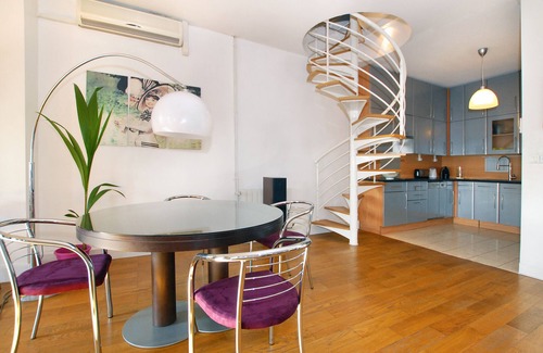 2nd Arrondissement Apartment | Modern Ainay Sud Loft: 2 Bedrooms with Balcony & Spa