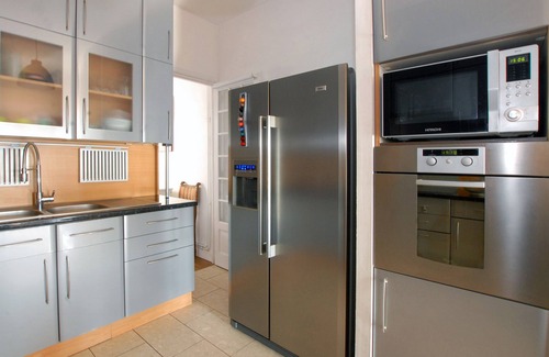 2nd Arrondissement Apartment | Modern Ainay Sud Loft: 2 Bedrooms with Balcony & Spa