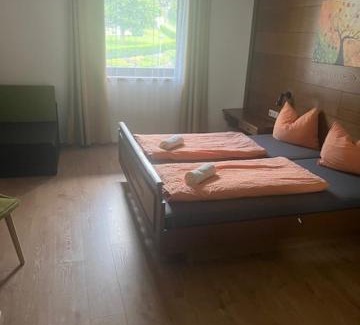 Ainet Bed & Breakfast | Discover Aineterhof: Pet-Friendly Retreat with Dining Options