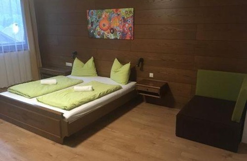 Ainet Bed & Breakfast | Discover Aineterhof: Pet-Friendly Retreat with Dining Options
