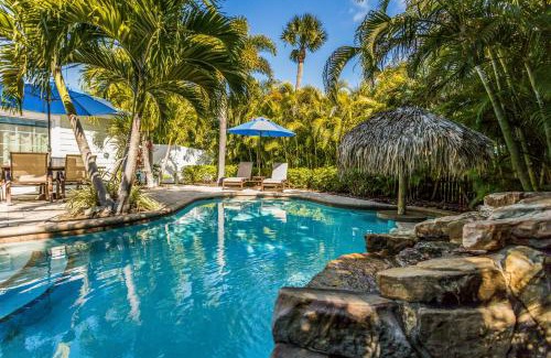 Holmes Beach House | Beachfront Ainsley Beach House with Pool & Ocean Views