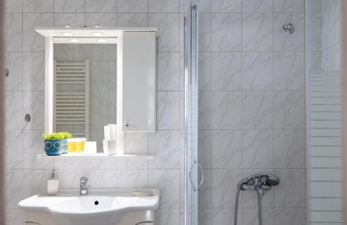 Agios Dimitrios Apartment | Inviting AIOLOS Agios Dimitrios Center Apartment for Families