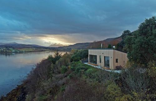 Achachork House | Experience Air an Oir - Skye Self Catering: 5-Star Retreat