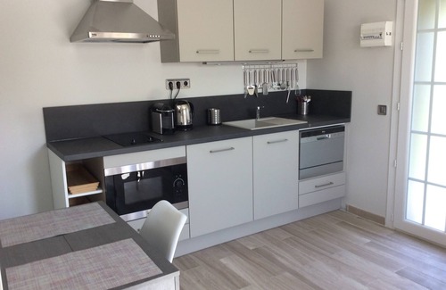 Villeneuve-les-Avignon Apartment | Serene Studio with Garden in Villeneuve les Avignon