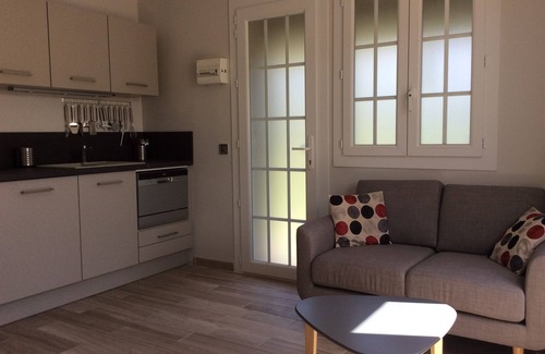 Villeneuve-les-Avignon Apartment | Serene Studio with Garden in Villeneuve les Avignon