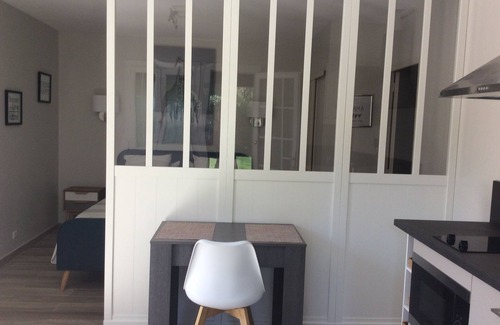 Villeneuve-les-Avignon Apartment | Serene Studio with Garden in Villeneuve les Avignon