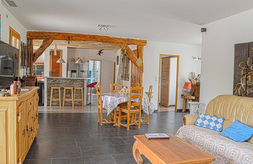 Massebœuf House | Air-Conditioned Retreat with Private Pool and Pet-Friendly Perks