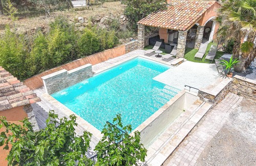 Massebœuf House | Air-Conditioned Retreat with Private Pool and Pet-Friendly Perks
