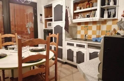 Gensac-sur-Garonne House | Comfortable Family Home with Pool and Lake Views