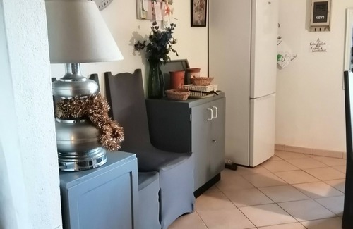 Gensac-sur-Garonne House | Comfortable Family Home with Pool and Lake Views