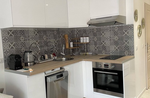 Cavaliere Apartment | Air-Conditioned Studio with Oceanfront Pool, Rated 10/10