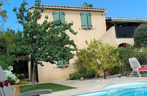 Saint-Cyr-sur-Mer Apartment | Discover a Poolside Villa with Ocean View in St Cyr/Mer
