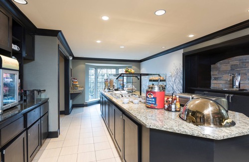 Oakbrook Terrace Condo | Comfortable King Suite with Breakfast and Spa Amenities