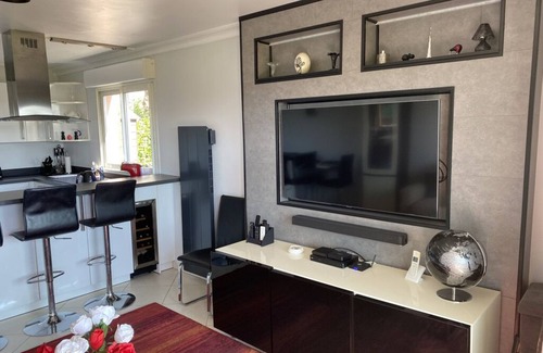 Antibes Apartment | Beautiful 2-Bedroom Garden Apartment Near Beaches & Pool