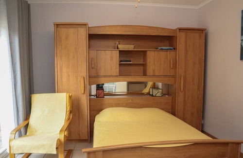 Bedarrides Apartment | air-conditioned apartment, 200m from the village, all shops, quiet, shaded.