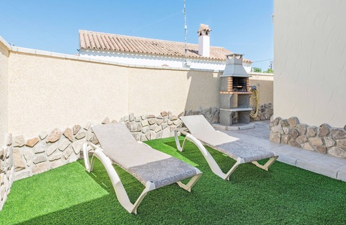 Zahora House | Relaxing Apartment Steps from the Beach with Pool & Garden