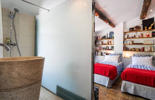 Grans Cottage | Tranquil B&B in Provence with Pool and Private Spa Retreat